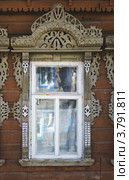 Юрьев-Польский. Окно с резным деревянным наличником (2012 год). Стоковое фото, фотограф Павел Широков / Фотобанк Лори