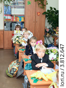 Дети первоклассники в школе на уроке (2012 год). Редакционное фото, фотограф Кекяляйнен Андрей / Фотобанк Лори