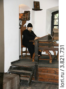 Монах-писарь (переписчик). Музей книгопечатания. Полоцк, Беларусь (2012 год). Редакционное фото, фотограф Марина Шатерова / Фотобанк Лори