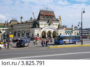 Железнодорожный вокзал во Владивостоке летом (2012 год). Редакционное фото, фотограф Сергеев Игорь / Фотобанк Лори