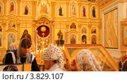 Русская православная церковь. Встреча чудотворной иконы Богородицы и мощей святой Матроны (2012 год). Редакционное видео, видеограф Mikhail Erguine / Фотобанк Лори