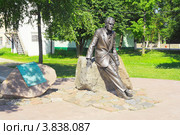 Памятник актеру Зиновию Гердту, город Себеж, Псковская область (2012 год). Редакционное фото, фотограф Галина Ермолаева / Фотобанк Лори