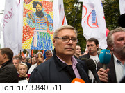 Участник Третьего "Марша миллионов" - Касьянов Михаил Михайлович во главе либеральной колонны, город Москва, Россия (2012 год). Редакционное фото, фотограф Николай Винокуров / Фотобанк Лори