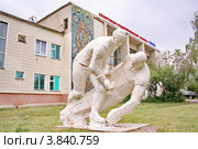 Гипсовая скульптура хоккеистов в городе Менделеевске (2012 год). Редакционное фото, фотограф Сагирова Алсу / Фотобанк Лори