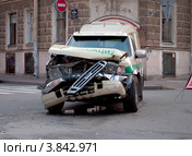 Разбитый инкассаторский "Форд Рейнджер" (2012 год). Редакционное фото, фотограф Виктор Карасев / Фотобанк Лори