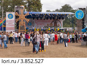 Сорочинская ярмарка. Вид на сцену (2012 год). Редакционное фото, фотограф Олег Голиков / Фотобанк Лори