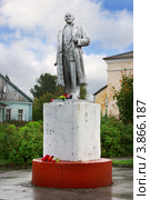 Памятник Ленину в Пудоже (2012 год). Редакционное фото, фотограф Александр Романов / Фотобанк Лори