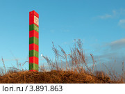 Пограничный столб. Стоковое фото, фотограф Литвяк Игорь / Фотобанк Лори