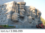 Монумент Славы, город Балашов Саратовской области (2012 год). Редакционное фото, фотограф Ольга Забрускова / Фотобанк Лори