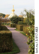 Санкт-Петербург, Петергоф осенью (2012 год). Редакционное фото, фотограф Дмитрий Неумоин / Фотобанк Лори