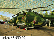 Военно-транспортный вертолет МИ-8 1960 года (СССР) (2012 год). Редакционное фото, фотограф Максим Коломыченко / Фотобанк Лори