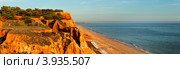 Португалия. Алгарве. Пляж Фалезии (Algarve, Praia da Falésia) - километры золотого песка, обрамленные терракотовыми скалами. Панорама (2012 год). Стоковое фото, фотограф Виктория Катьянова / Фотобанк Лори