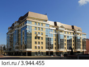 Современное здание в центре Ставрополя (2012 год). Редакционное фото, фотограф Rekacy / Фотобанк Лори