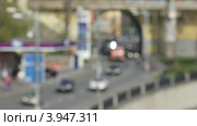 Москва. Автомобильное движение по набережной Яузы в расфокусе (2012 год). Стоковое видео, видеограф Ярослав Каминский / Фотобанк Лори