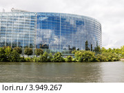 Европейский парламент в Страсбурге, вид со стороны реки (2010 год). Стоковое фото, фотограф Солодовникова Елена / Фотобанк Лори