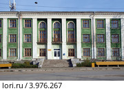 Здание управления шахты Южная, Евраз Групп, город Кушва, Свердловская область (2012 год). Редакционное фото, фотограф Евгений Ткачёв / Фотобанк Лори