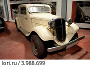 Автомобиль "Ганомаг Рекорд" (Hanomag Rekord) в зеленогорском музее старинных автомобилей (2012 год). Редакционное фото, фотограф Виктор Карасев / Фотобанк Лори