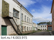 Светлый купеческий дворик. Город Ирбит (2012 год). Стоковое фото, фотограф Анатолий Матвейчук / Фотобанк Лори