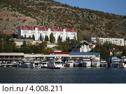 Внутри бухты Балаклава,современные здания (2012 год). Редакционное фото, фотограф Робул Дмитрий / Фотобанк Лори