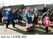 Белорусские народные танцы, Беларусь (2012 год). Редакционное фото, фотограф Марина Шатерова / Фотобанк Лори