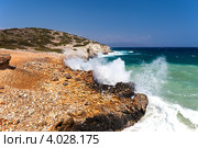 Морские волны разбиваются о камни, Крит. Стоковое фото, фотограф Дмитрий Ковязин / Фотобанк Лори
