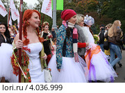 Парад невест, ХIII, Москва, Сокольники (2012 год). Редакционное фото, фотограф Tanya  Polevaya / Фотобанк Лори