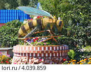 "Пчела" на улице Мценска (2012 год). Редакционное фото, фотограф Анна Менщикова / Фотобанк Лори