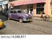 Куба. Классический американский автомобиль (2012 год). Редакционное фото, фотограф Левина Татьяна / Фотобанк Лори