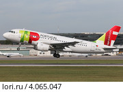 Пассажирский A-319 авиакомпании "TAP Portugal" (2012 год). Редакционное фото, фотограф Александр Тарасенков / Фотобанк Лори