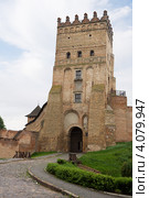 Город Луцк на Украине. Въездная башня Луцкого замка (2009 год). Стоковое фото, фотограф Солодовникова Елена / Фотобанк Лори