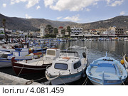 Живописная пристань в городе Элунда (Elounda).Греция, Крит (2012 год). Редакционное фото, фотограф Лада Иванова / Фотобанк Лори