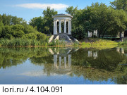 Ротонда на небольшом островке в Харитоновском саду Екатеринбурга. Стоковое фото, фотограф Михаил Марковский / Фотобанк Лори