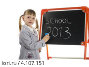 Маленькая девочка написала на доске мелом "school 2013" Стоковое фото, фотограф Армен Богуш / Фотобанк Лори
