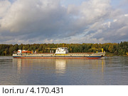 Сухогруз СТК-1001 на реке Неве (2012 год). Редакционное фото, фотограф Тарановский Д. / Фотобанк Лори