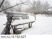 Заснеженная скамейка. Стоковое фото, фотограф Сергей Огарёв / Фотобанк Лори