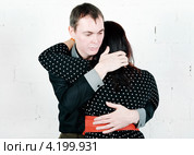 Мужчина утешает женщину. Стоковое фото, фотограф Darkbird77 / Фотобанк Лори