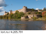 Ивангородская крепость в начале сентября (2012 год). Стоковое фото, фотограф Виктор Карасев / Фотобанк Лори