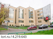 Офисное здание на улице Менжинского, 40 (2012 год). Редакционное фото, фотограф Алёшина Оксана / Фотобанк Лори