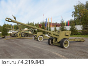 Город Нижний Тагил, артиллерийские орудия на полигоне "Старатель" Нижнетагильского института испытания металлов (НТИИМ) во время выставки "Оборона и защита 2012". 100-мм полевая пушка образца 1944 года (БС-3) Редакционное фото, фотограф Игорь Долгов / Фотобанк Лори