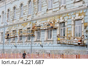 Ремонт фасада старого здания (2012 год). Редакционное фото, фотограф Илюхина Наталья / Фотобанк Лори