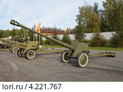Город Нижний Тагил, артиллерийские орудия на полигоне "Старатель" Нижнетагильского института испытания металлов (НТИИМ) во время выставки "Оборона и защита 2012". 85-мм дивизионная противотанковая пушка Д-44. Редакционное фото, фотограф Игорь Долгов / Фотобанк Лори