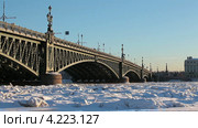 Троицкий мост через реку Нева в зимнее время года, Санкт-Петербург (2013 год). Стоковое видео, видеограф Кекяляйнен Андрей / Фотобанк Лори