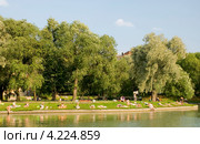 Пруд в Юсуповском саду. Жарко. Санкт-Петербург (2012 год). Редакционное фото, фотограф Александр Щепин / Фотобанк Лори