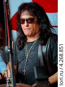 Барабанщик Бобби Рондинелли (Bobby Rondinelli) (2013 год). Редакционное фото, фотограф Андрей Дегтярёв / Фотобанк Лори