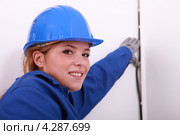 Девушка-электрик за работой. Стоковое фото, фотограф Phovoir Images / Фотобанк Лори
