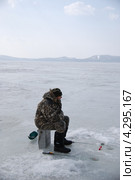 На зимней рыбалке (2013 год). Редакционное фото, фотограф syngach / Фотобанк Лори