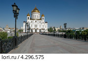 Храм Христа Спасителя и патриарший мост (2011 год). Стоковое фото, фотограф Алексей Голованов / Фотобанк Лори