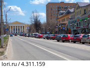 Торговый центр на улице Загорской в центре города Дмитров (2012 год). Редакционное фото, фотограф Кекяляйнен Андрей / Фотобанк Лори