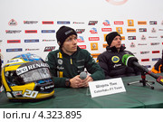 Шарль Пик (Charles Pic, Франция) действующий пилот Формулы 1 из команды Caterham F1 Team принимает участие в "Гонке звезд" за приз журнала "За рулем" (2013 год). Редакционное фото, фотограф Николай Винокуров / Фотобанк Лори