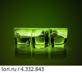 Три стакана с зеленым абсентом и пейзажем на черном фоне. Стоковое фото, фотограф Sergey Nivens / Фотобанк Лори